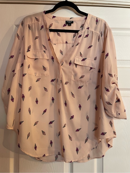 torrid Tops - torrid Blush Pink V-Neck Printed Blouse